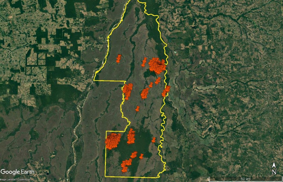 Pontos alaranjados mostram os diversos focos de incêndio no Parque Nacional do Araguaía (Foto: Instituto Chico Mendes de Conservação da Biodiversidade)