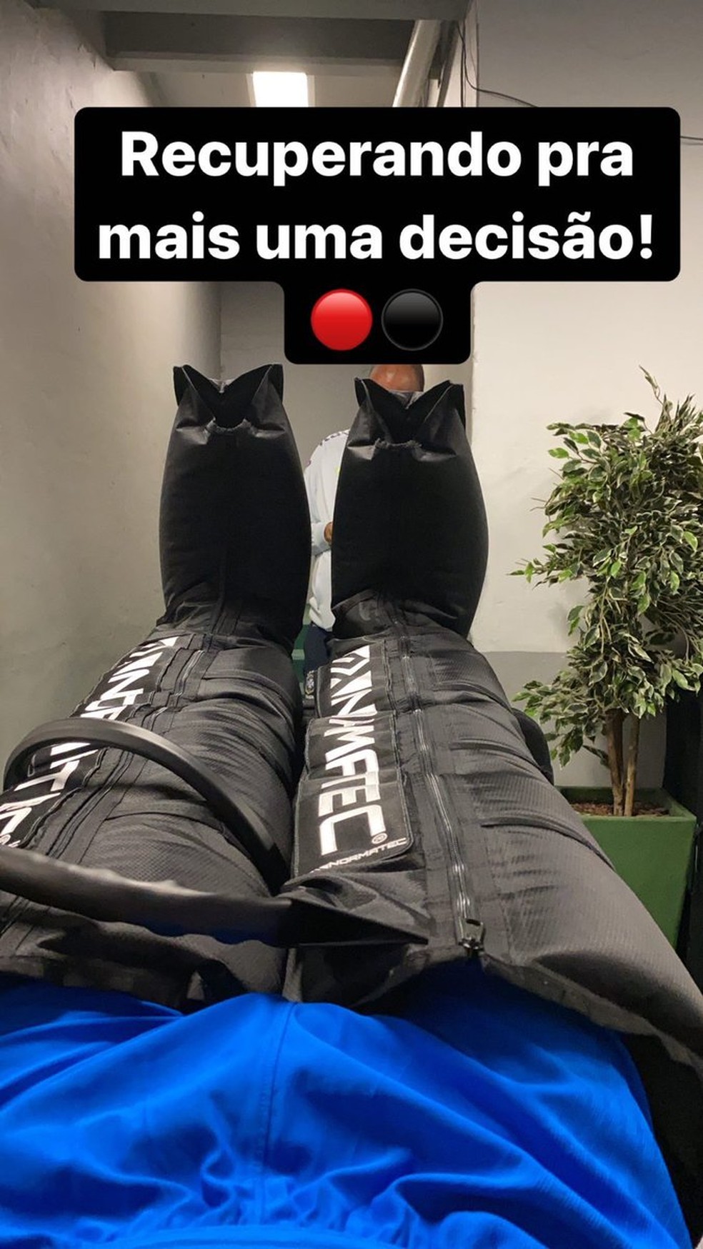 Everton Ribeiro, do Flamengo, posta foto se recuperando após jogo pela Seleção — Foto: Reprodução