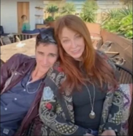 Teresa Wierson e Cassandra Peterson estão juntas há 19 anos (Foto: Reprodução Instagram)