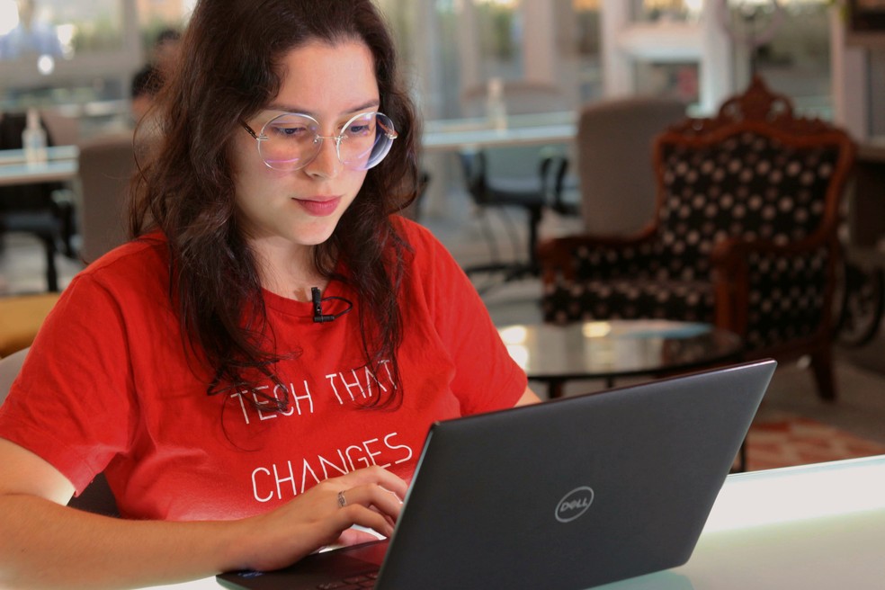Brasileira conquista título e se torna referência mundial na criação de robôs virtuais — Foto: Arquivo pessoal