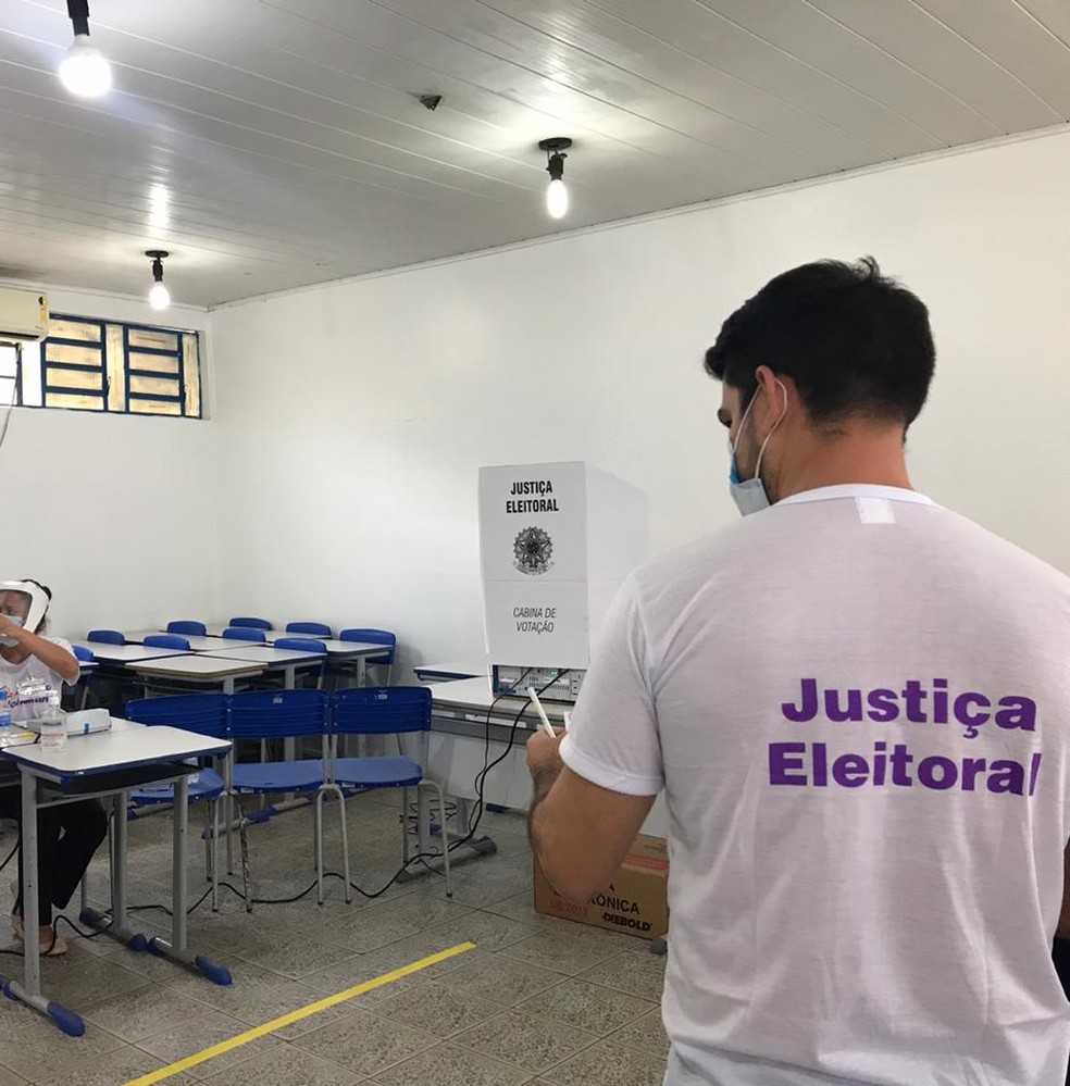 Votação em um colégio de Porto Velho — Foto: Ana Kézia Gomes/G1