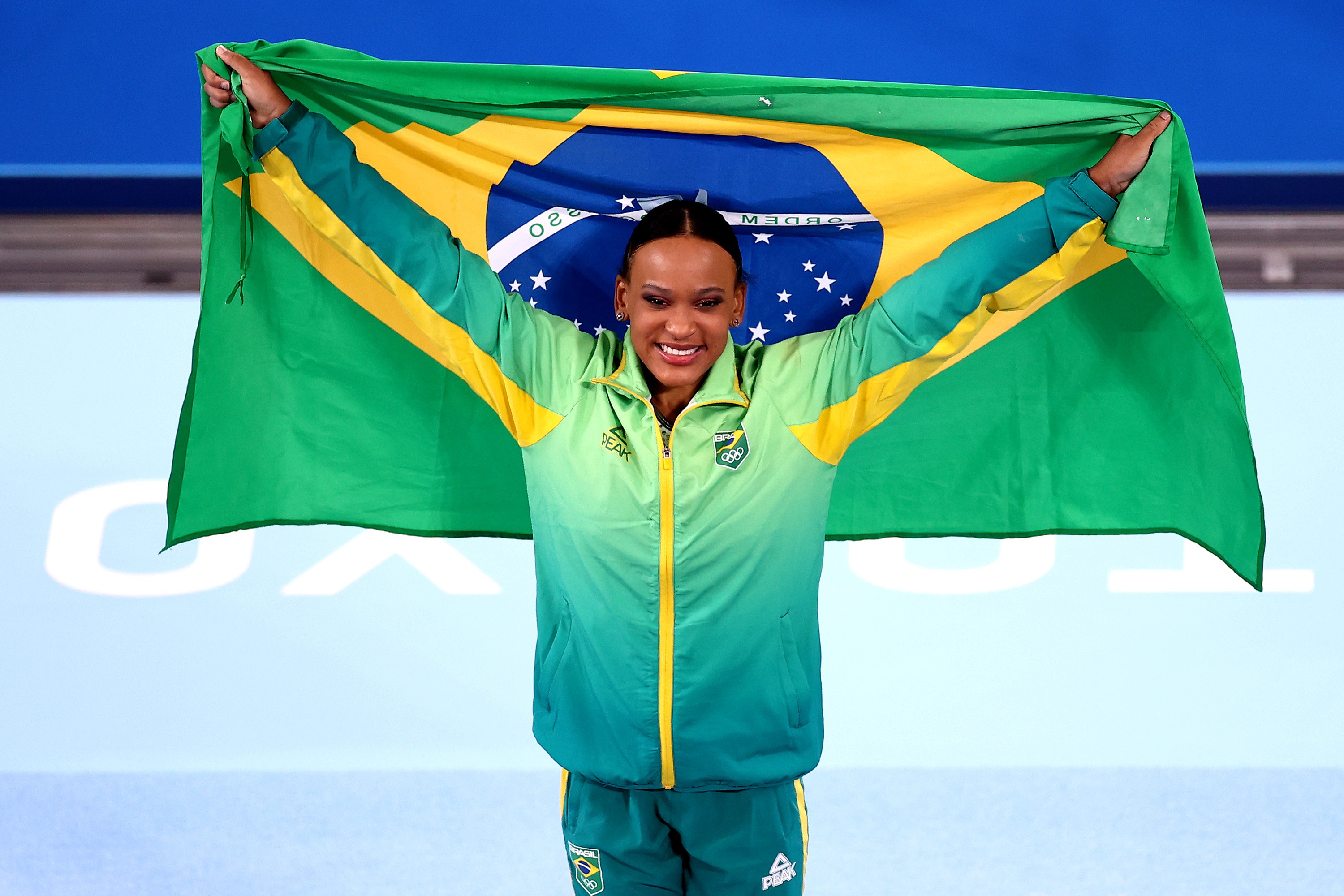 TOKYO, JAPAN - AUGUST 01: Rebeca Andrade of Team Brazil celebrates winning gold in the Women's Vault Final on day nine of the Tokyo 2020 Olympic Games at Ariake Gymnastics Centre on August 01, 2021 in Tokyo, Japan. (Photo by Maja Hitij/Getty Images) (Foto: Getty Images)