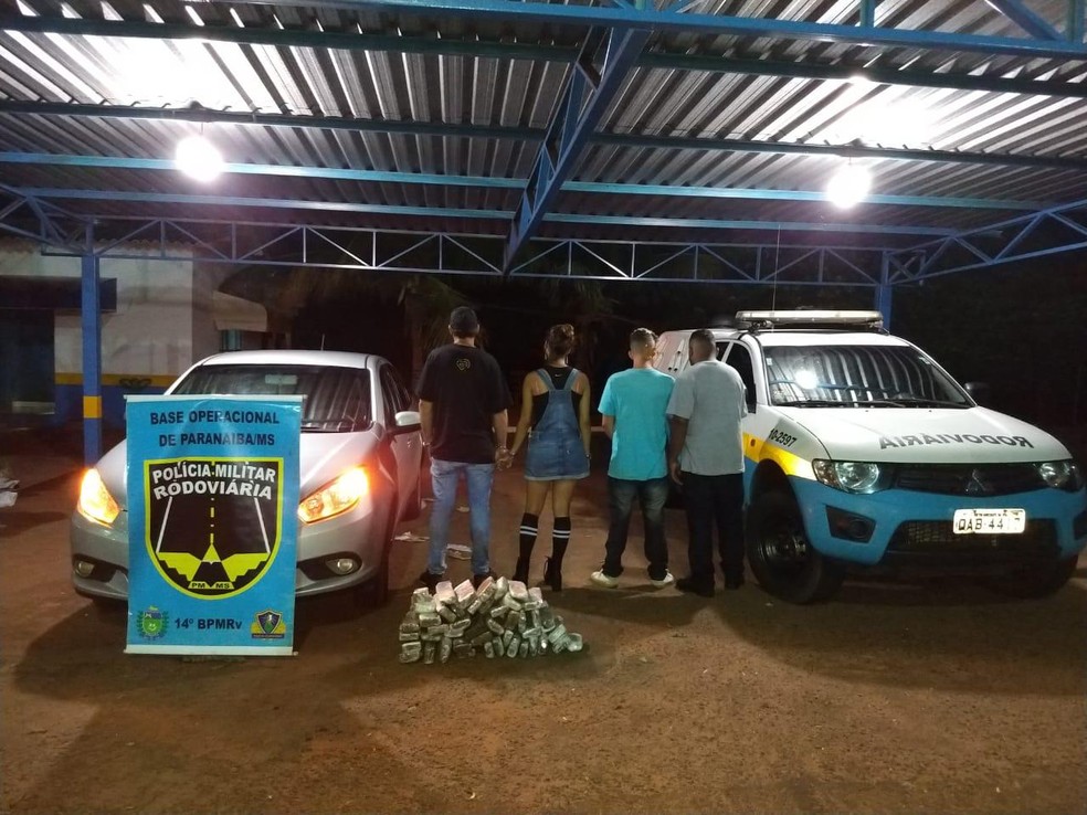 Grupo preso com droga que levaria para SÃ£o Bernardo do Campo â Foto: PMR/DivulgaÃ§Ã£o