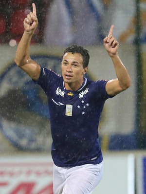 Leandro Damião está perto de ser o 20º cruzeirense artilheiro no Estadual