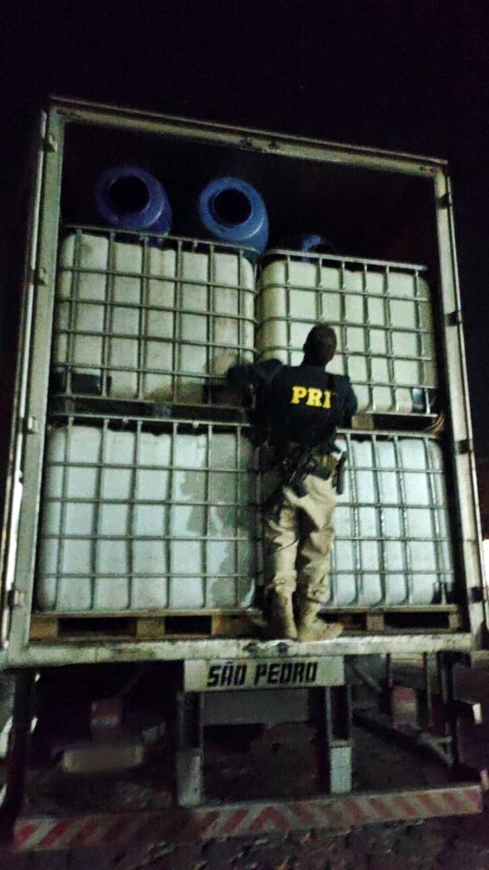 PRF apreende mais de 300 mil maços de cigarros contrabandeados durante fiscalização em Seritinga — Foto: Polícia Rodoviária Federal