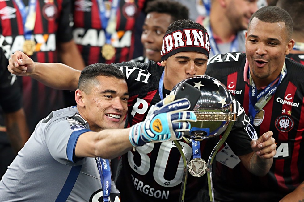 Santos campe&atilde;o da Sul-Americana &mdash; Foto: Albari Rosa/Gazeta do Povo