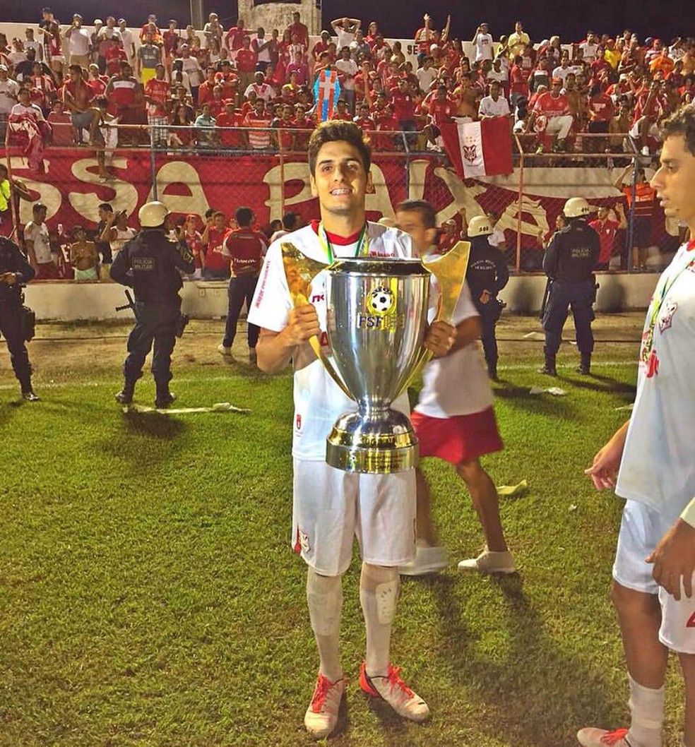 Sergipe confirma empréstimo do zagueiro Carlos Alexandre ...