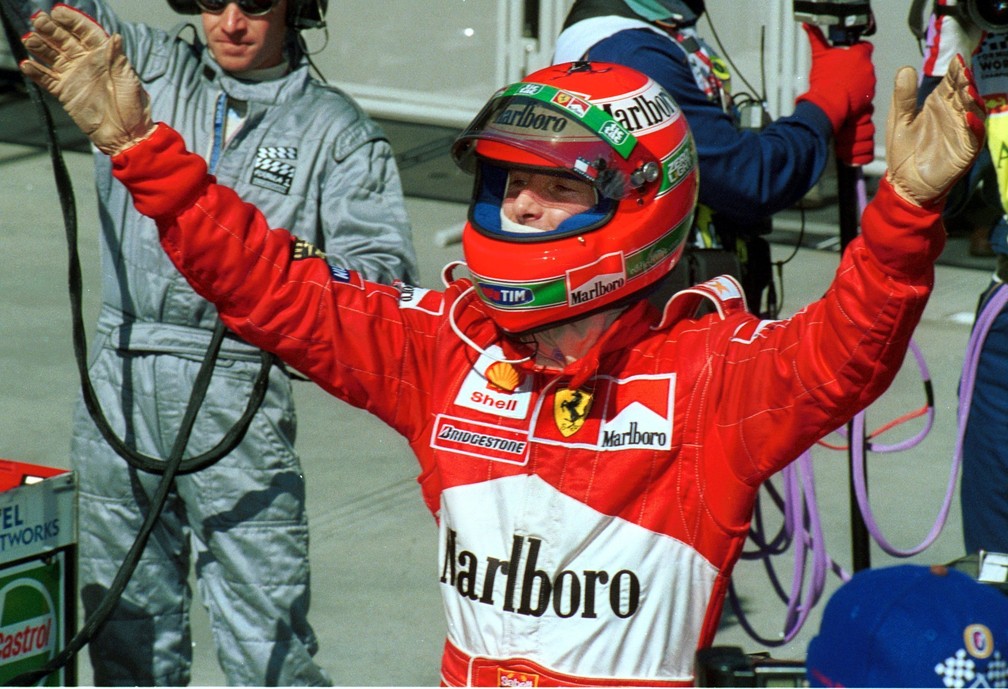 Eddie Irvine venceu o GP da Austrália de 1999 ao volante da Ferrari — Foto: Oliver Multhaup/picture alliance via Getty Images