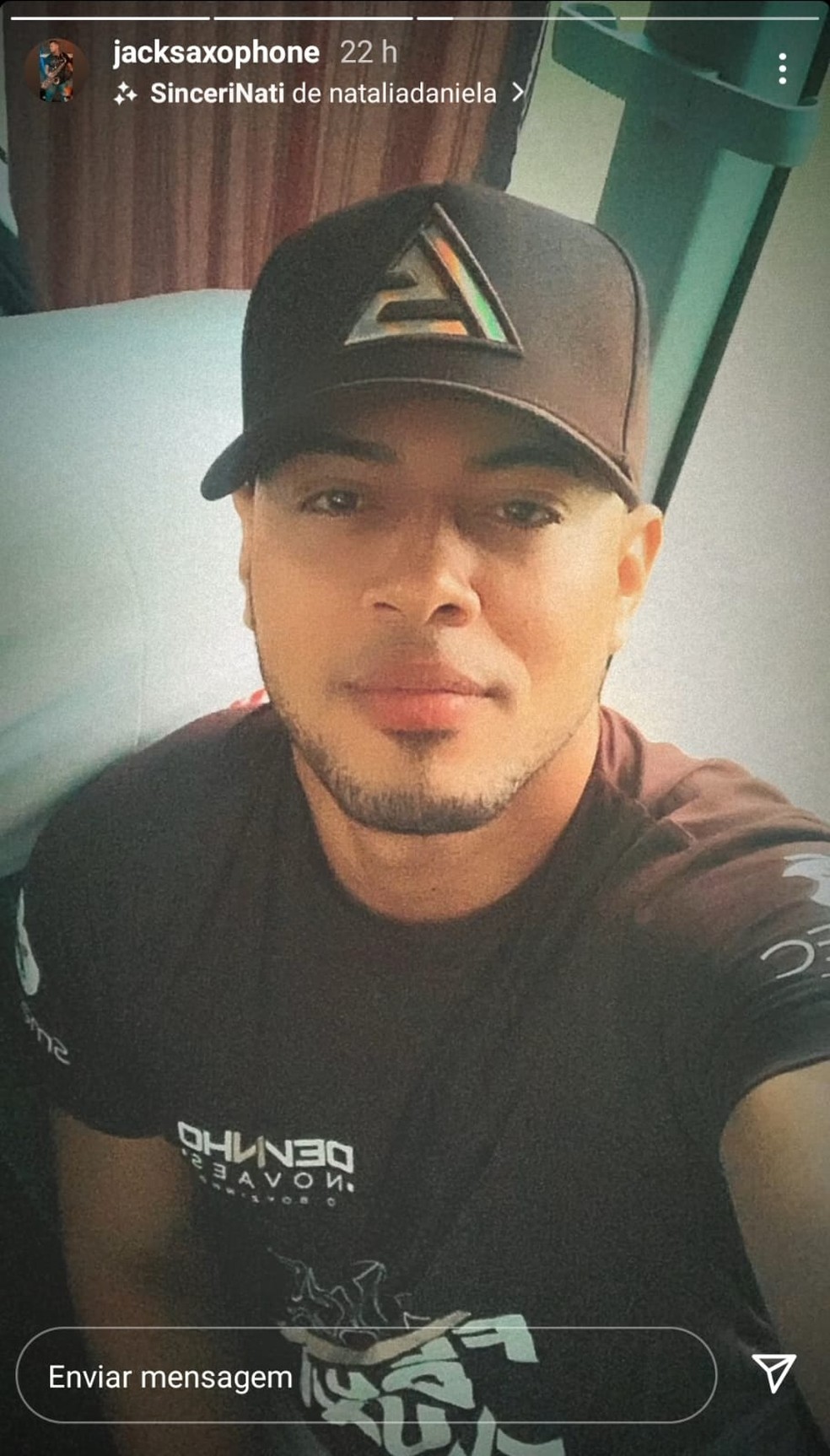 Saxofonista do Devinho Novaes, Cláudio Douglas dos Santos, conhecido como Jheck Sax, de 34 anos, morreu no acidente com ônibus da banda no interior de Alagoas — Foto: Reprodução/Instagram