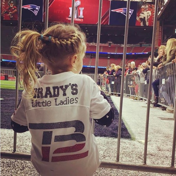 A pequena Vivian pronta para torcer para o papai no Super Bowl, em 2017 (Foto: Reprodução Instagram)