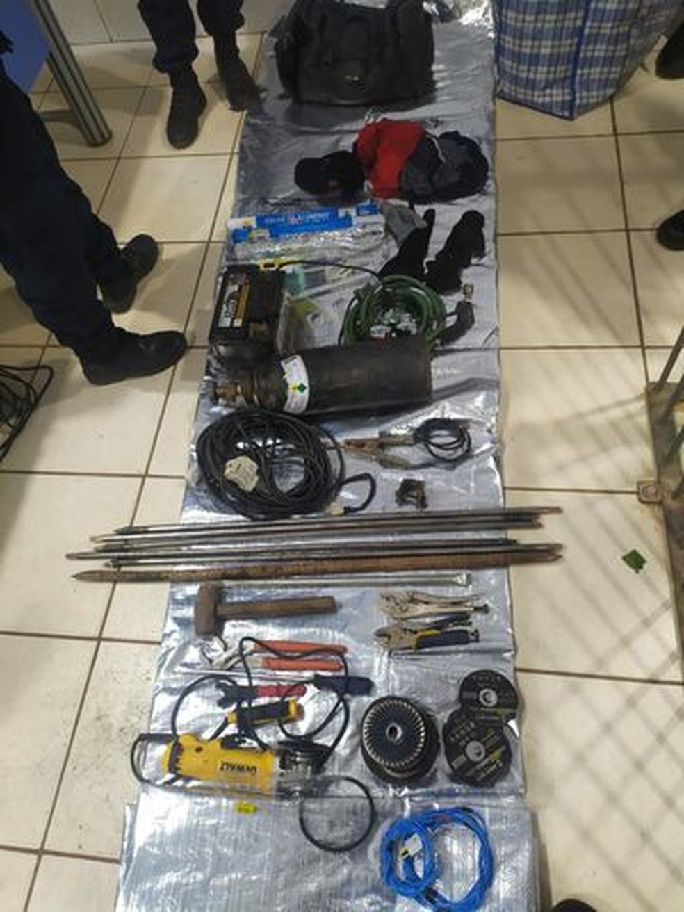 Materiais usados durante tentativa de furto a banco de Porto Velho  — Foto: Equipe de radiopatrulha 9º BPM/Reprodução