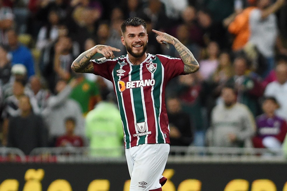 Nathan comemora gol em Fluminense x Coritiba — Foto: Alexandre Durão