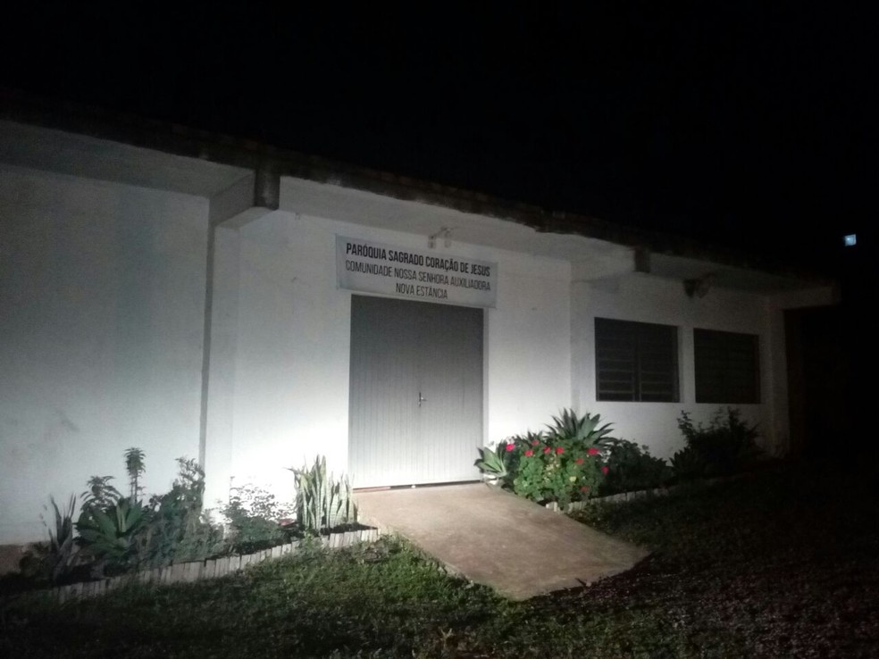 Paróquia onde a professora dava aulas quando foi abordada pelos criminosos (Foto: Estevão Pires/RBS TV)