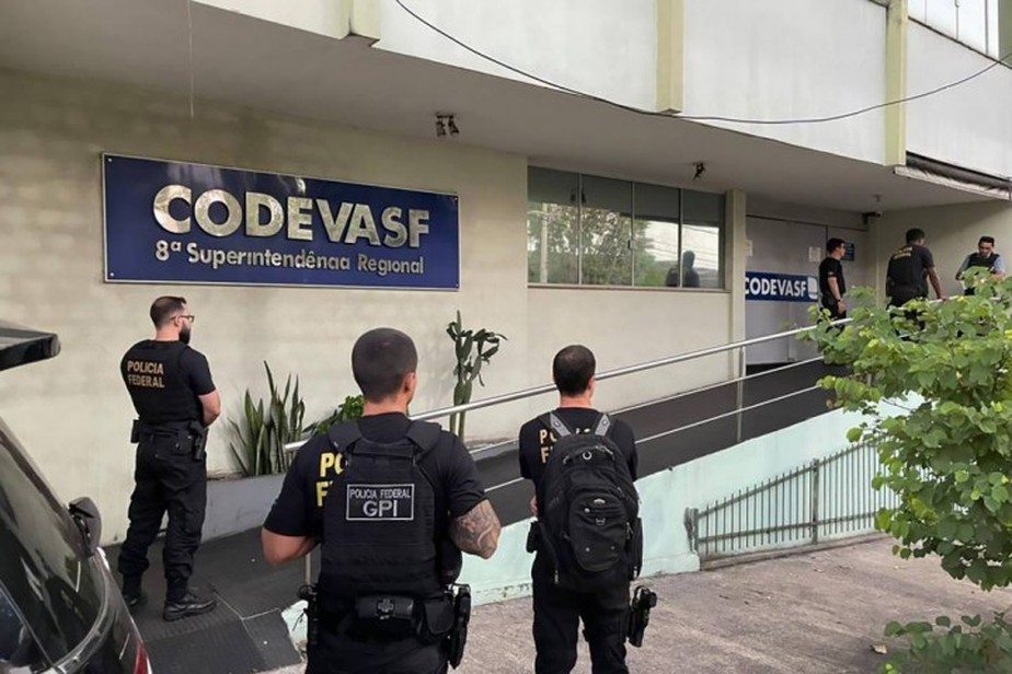 Policiais federais fazem operação na Codevasf