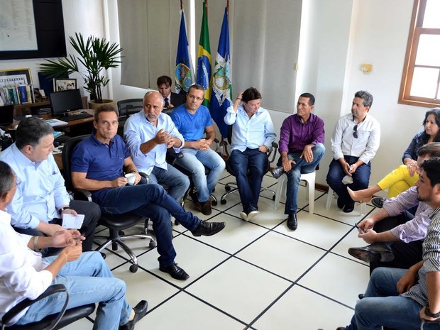 Prefeitos se reuniram nesta quarta-feira (17) em Rio das Ostras (Foto: Gabriel Sales / Divulgação)