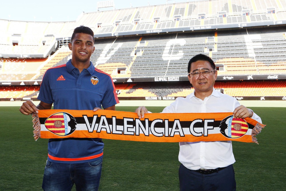 São Paulo pode ter resposta do Valencia por zagueiro até quinta-feira