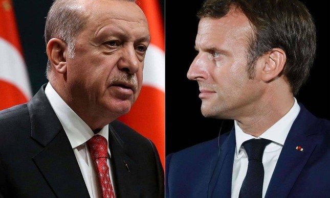 Erdogan (esquerda) versus Macron: disputa de narrativas sobre caricaturas do profeta Maomé 