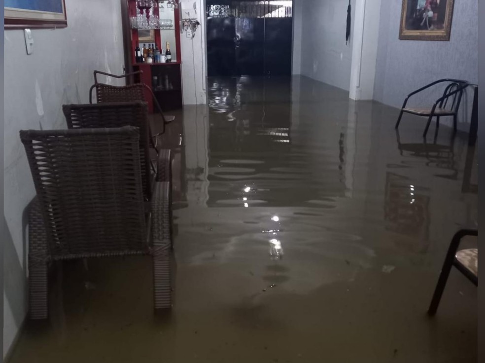 Maria Belmira de Souza Sabino, 63anos, ficou com a casa alagada durante a chuva em Crateús. — Foto: Arquivo pessoal