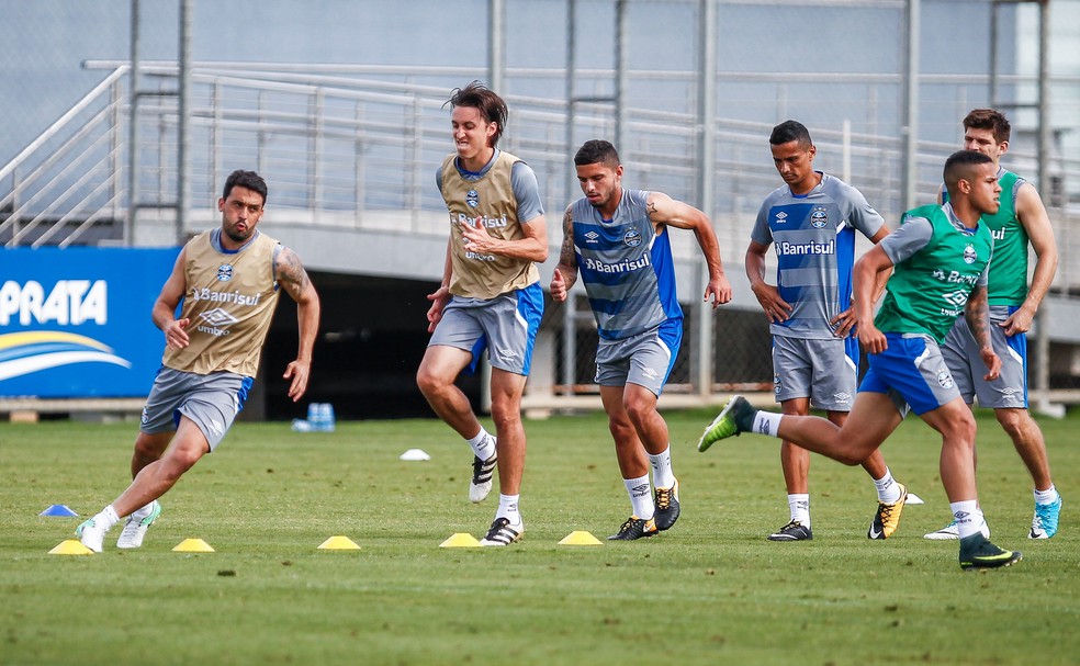 Edílson e Geromel mantêm exigência alta no Tricolor (Foto: Lucas Uebel/Grêmio)