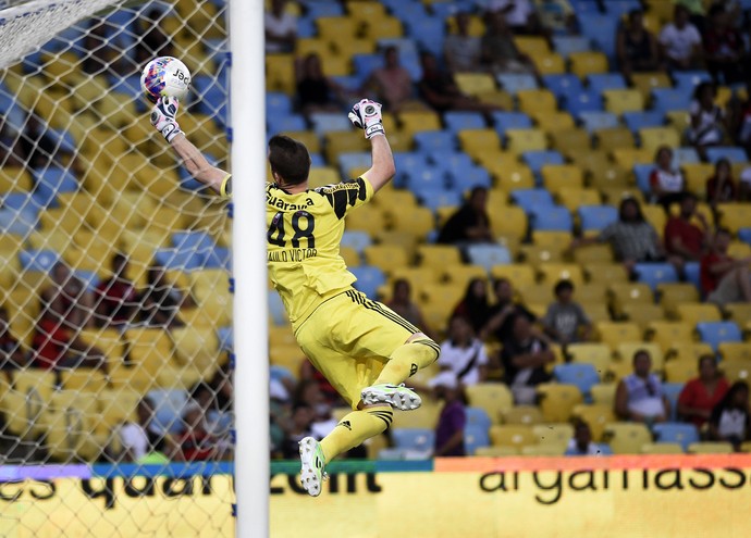 Nível de Seleção, Paulo Victor se destaca e garante vantagem do Fla