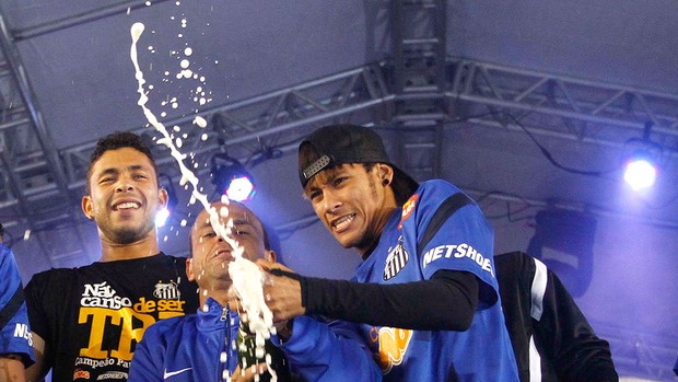 Santos, Festa do Título, Neymar e Leo (Foto: Gustavo Tilio)
