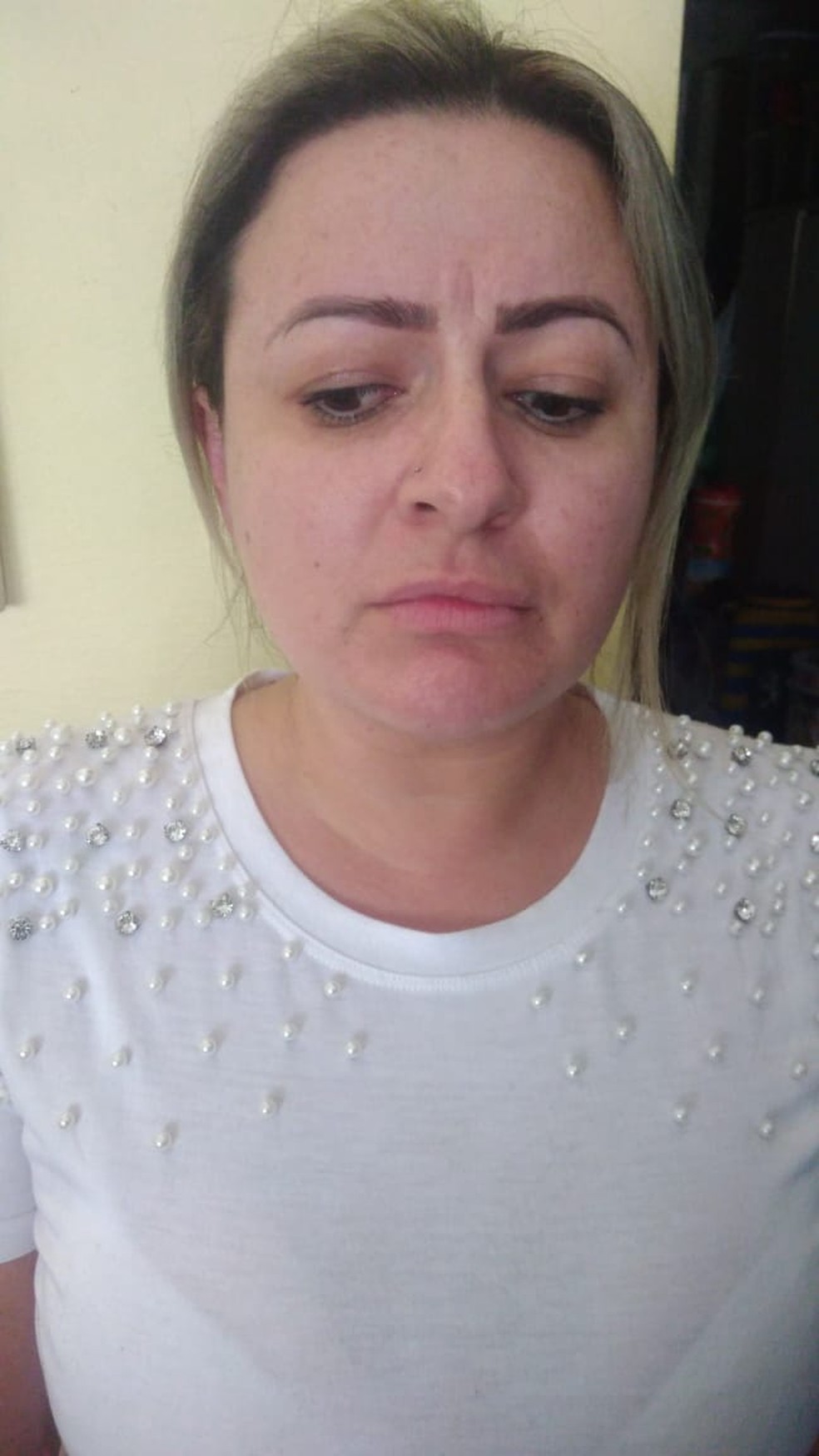 Vendedora Débora Aretusa Fulep da Luz, 37 anos, foi presa na tarde desta quinta-feira (7), quando saía da casa da mãe em Santo André. Ela foi condenada em 2014 por integrar uma quadrilha que desviou medicamentos avaliados em mais de R$ 11 milhões para tratamento de câncer. — Foto: Divulgação/Polícia Militar