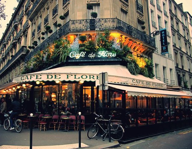 O tradicional Café de Flore, no bairro Saint-Germain-des-Prés (Foto: Reprodução)