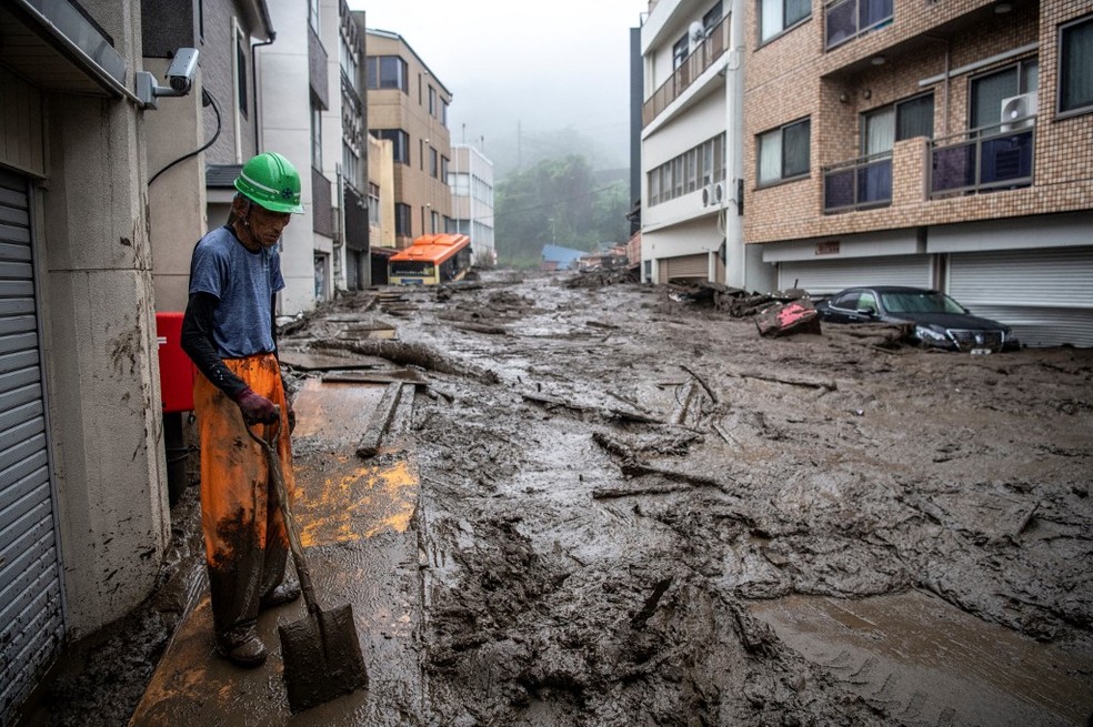 Imagem de rua de Atami, no Japão, em 3 de julho de 2021 — Foto: Charly Triballeau / AFP