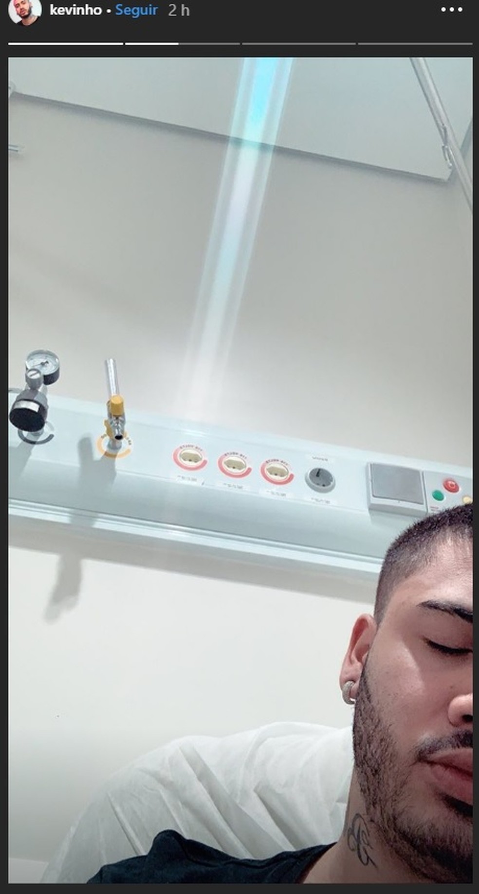 MC Kevinho postou foto em quarto de hospital, após cancelar show na Bahia — Foto: Reprodução/ Instagram