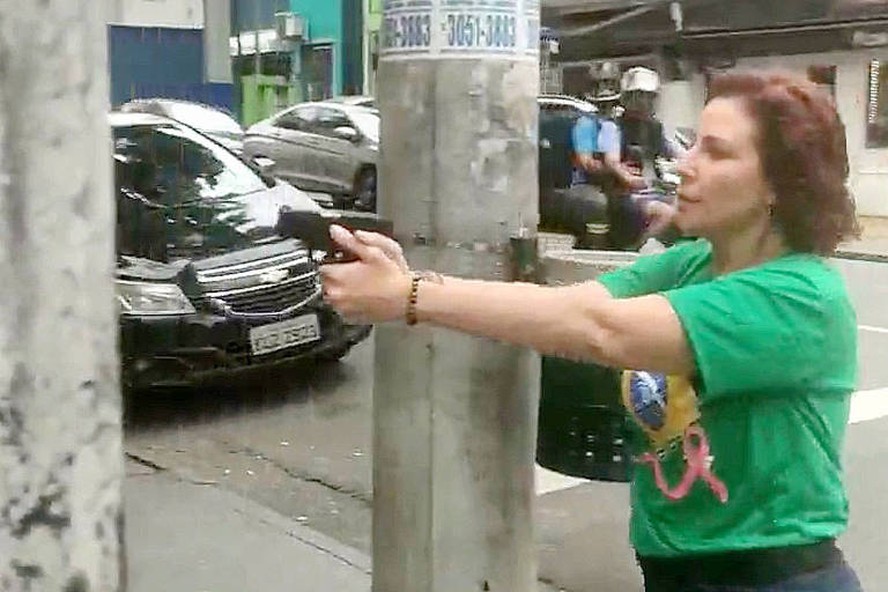 Mendonça cita 'momento de lazer' e vota por enviar ação contra Zambelli por  perseguição armada à primeira instância