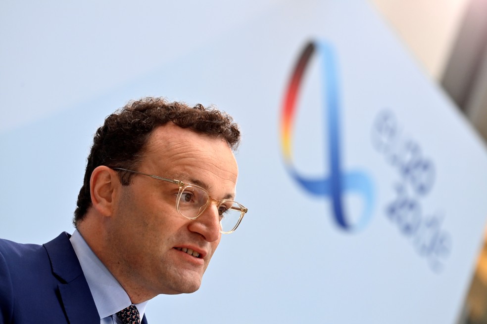 O Ministro da Saúde alemão, Jens Spahn, fala no Ministério da Saúde em Berlim, na Alemanha, nesta quarta-feira (2) — Foto: John Macdougall/AFP