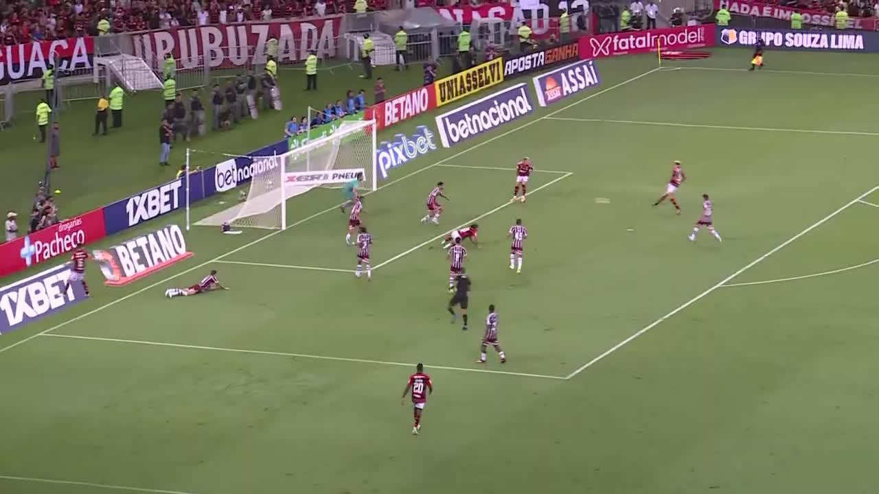 Confira a jogada completa que resultou no segundo gol do Flamengo contra o Fluminense