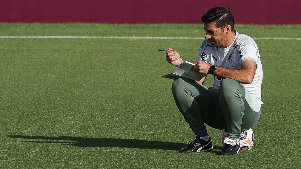 Abel Ferreira em último treino do Palmeiras antes de final da Libertadores — Foto: César Greco/Agência Palmeiras