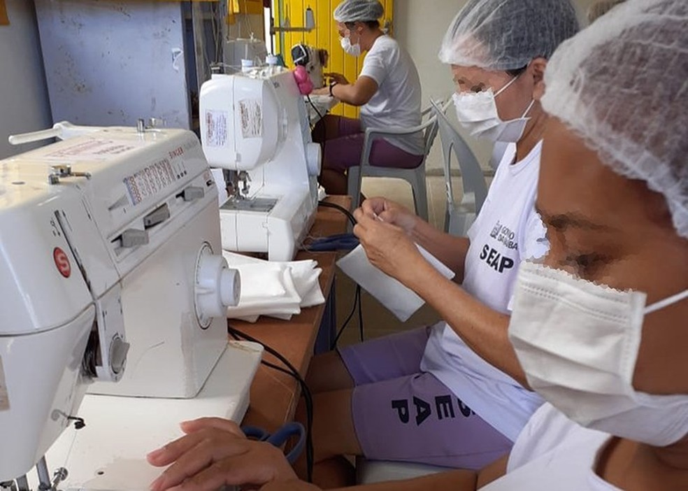 M�scaras s�o produzidas pelas reeducandas da penitenci�ria feminina de Jo�o Pessoa � Foto: Divulga��o/Seap