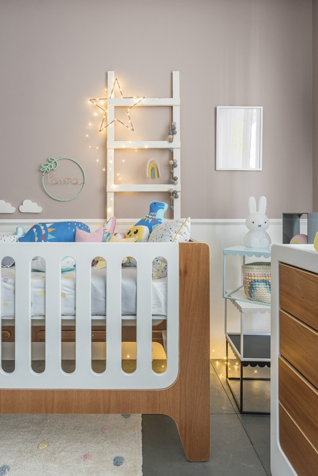 Décor do dia: quarto de bebê neutro com luzinhas (Foto: Henrique Ribeiro)