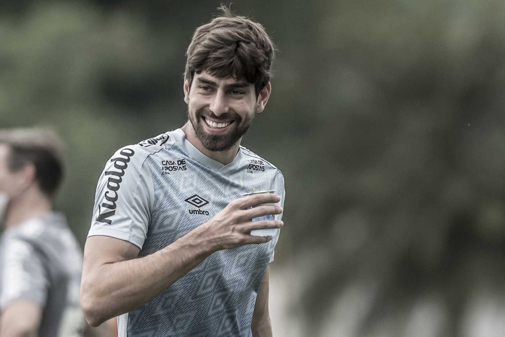 picture Luan Peres Jogador Do Santos santos garante compra de luan peres
