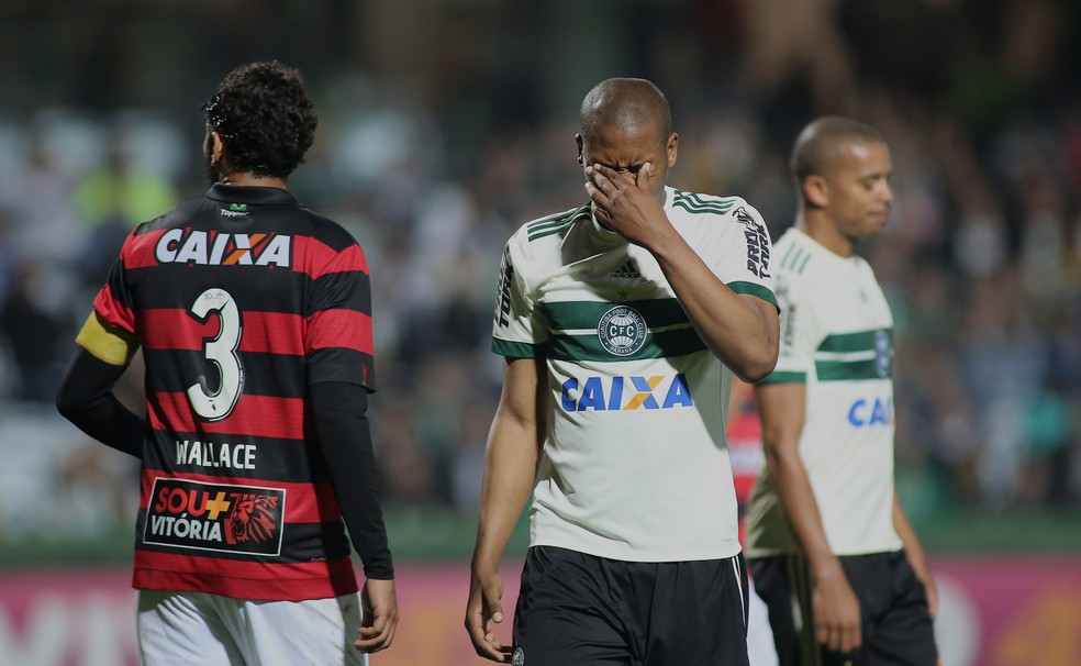 Vitória bateu o Coritiba por 1 a 0 (Foto: Giuliano Gomes/PR PRESS)