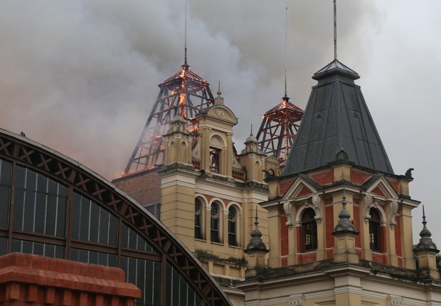 Após fogo, museu da Língua Portuguesa demite e troca ...