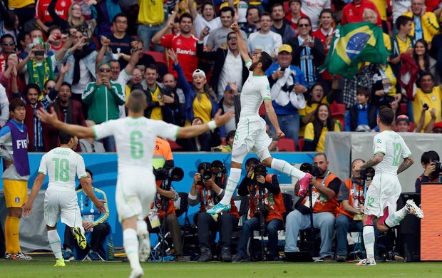 Rafik Halliche gol Argélia x Coreia (Foto: Reuters)