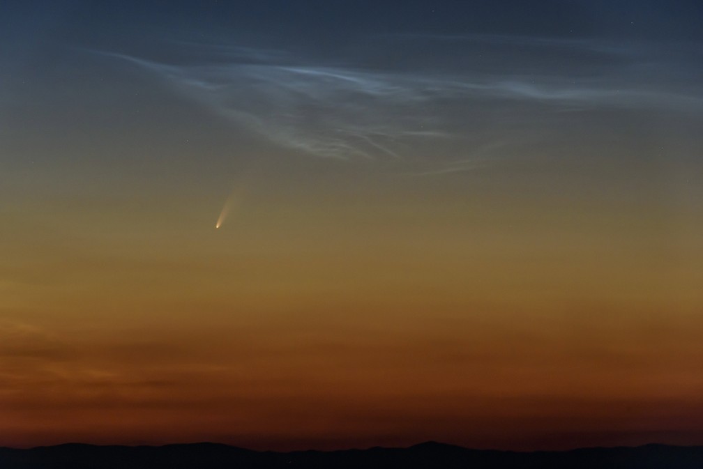 Cometa C/2020 F3 foi avistado no céu da Hungria na segunda (6)Peter Komka/MTI/AP — Foto: Peter Komka/MTI/AP