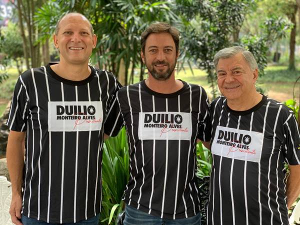 Duilio tira licença formal para homenagear vices no Corinthians