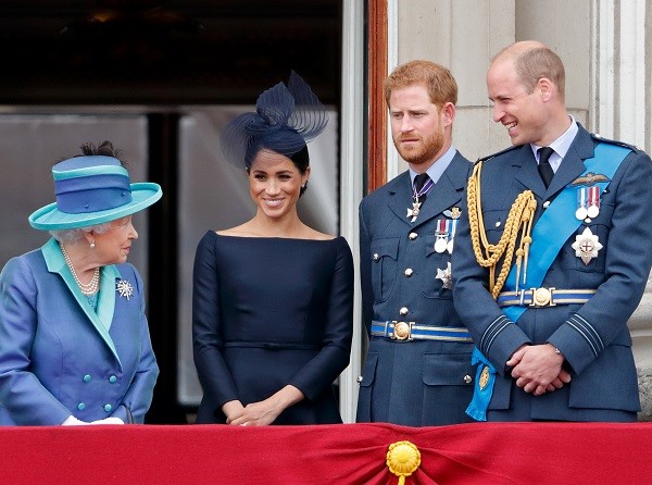 La regina Elisabetta II con Meghan Markle e i principi Harry e William a un evento reale nel luglio 2018 (Immagine: Getty Images)