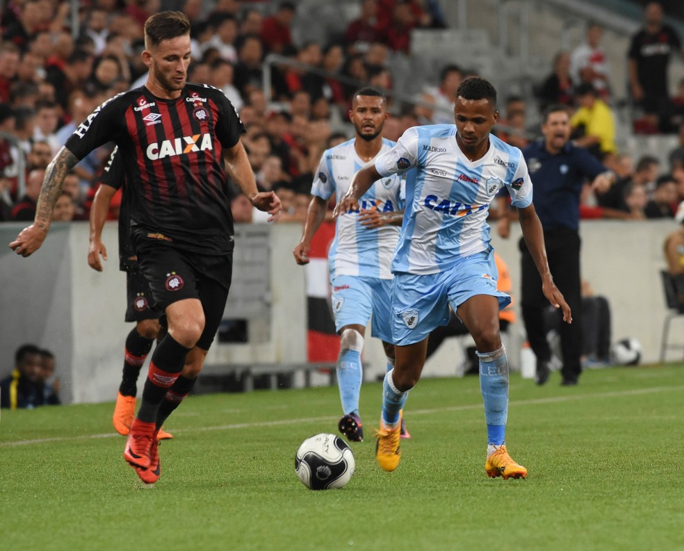 Dirigente do Londrina mostra imagem e reclama de ...
