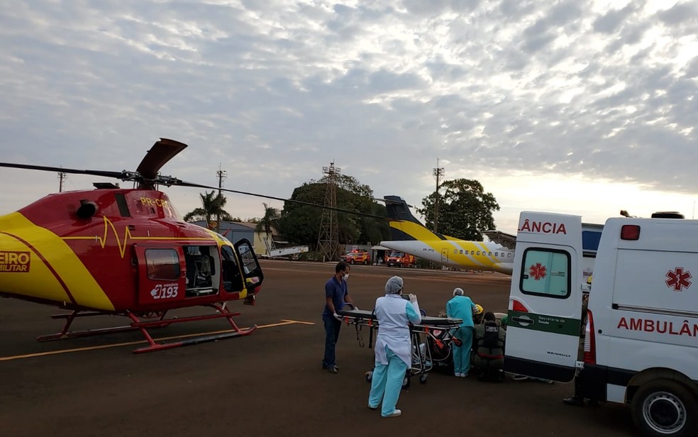Helicóptero dos bombeiros faz a remoção do analista do ICMBio para Goiânia, Goiás — Foto: Divulgação/Corpo de Bombeiros de Goiás