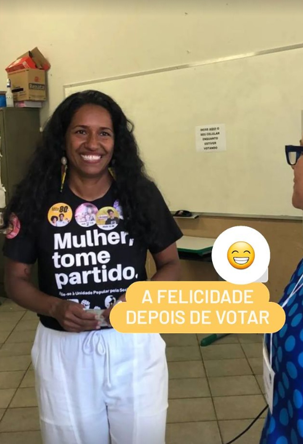 A candidata ao governo de Minas, Indira Xavier (UP) votou na Escola Estadual Francisco Sales, no Barro Preto, em BH — Foto: Redes sociais
