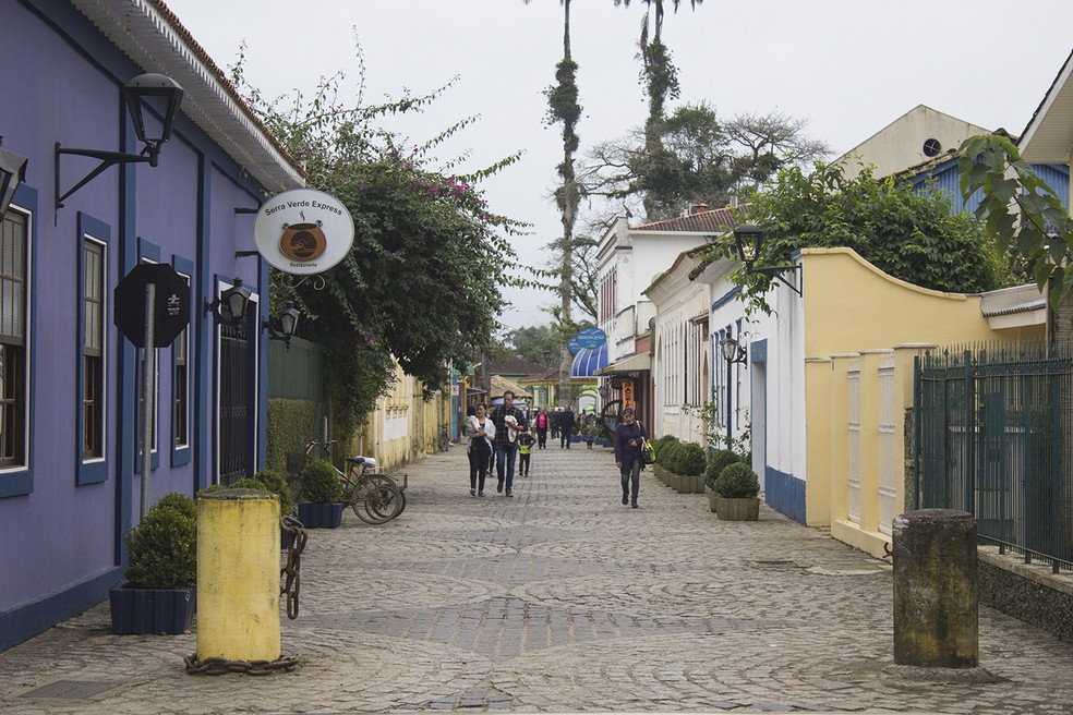 O calçadão de Morretes em dia de semana na baixa temporada. — Foto: Marcio Kubo