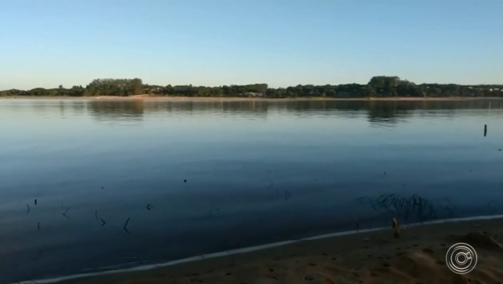 Mãe e filho se afogaram em represa de Itaí (SP) — Foto: Reprodução/TV TEM