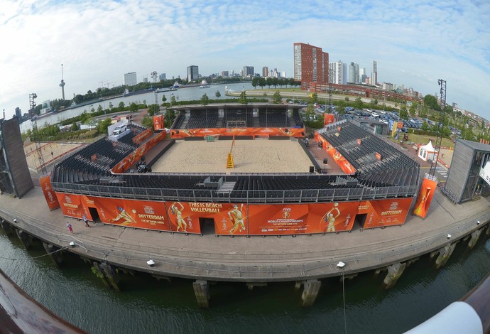 Arena montada em Roterdã para o Campeonato Mundial de vôlei de praia (Foto: Divulgação/CBV)