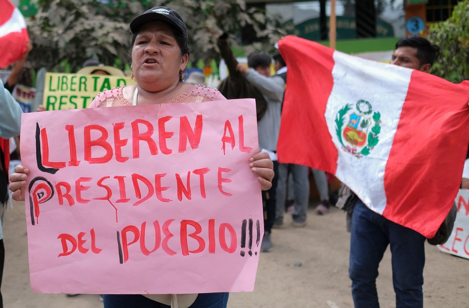 Manifestantes pedem libertação de Pedro Castillo no Peru