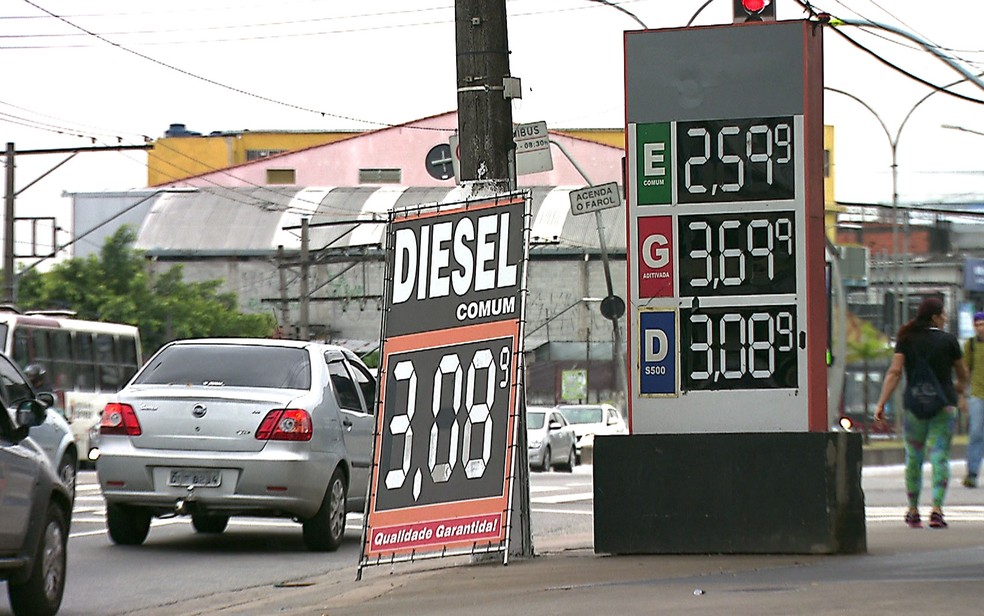 Posto de gasolina na estrada do M'Boi Mirim vende gasolina fora dos padrões (Foto: TV Globo/Reprodução)